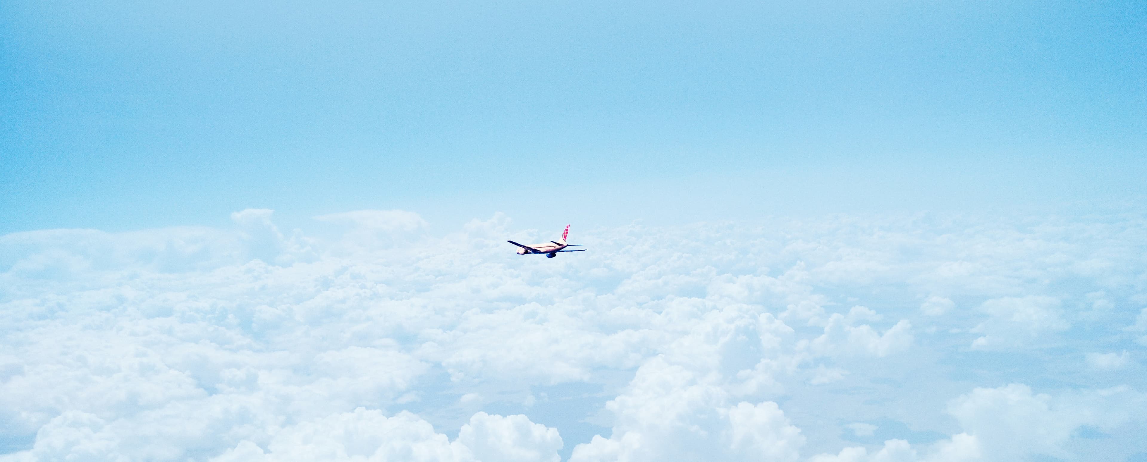 avion dans le ciel